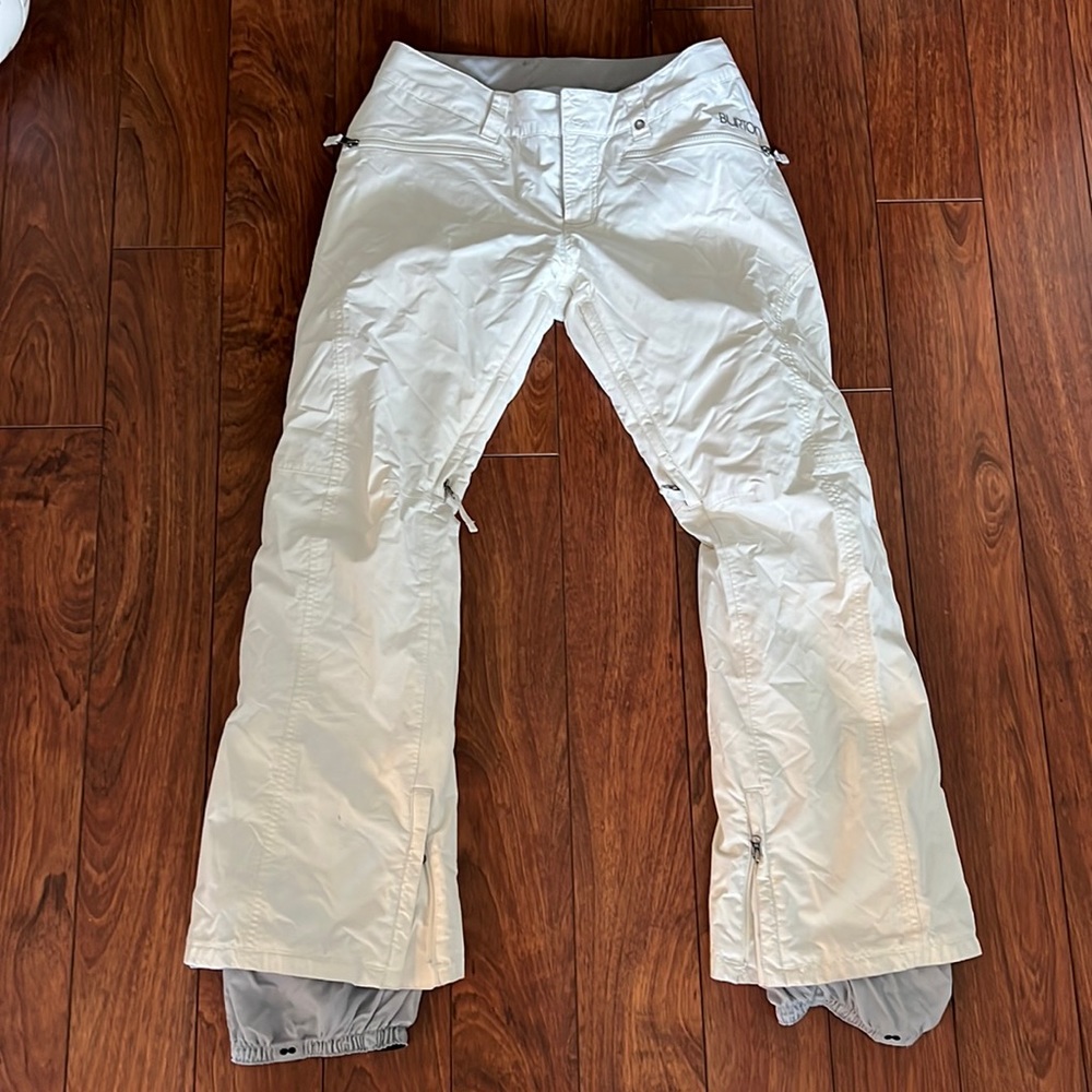 Burton women’s white snowboarding pants size Medium